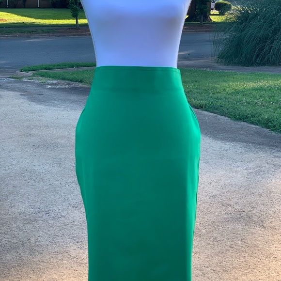 💚Bodycon Green Skirt💚 - Picture 2 of 3